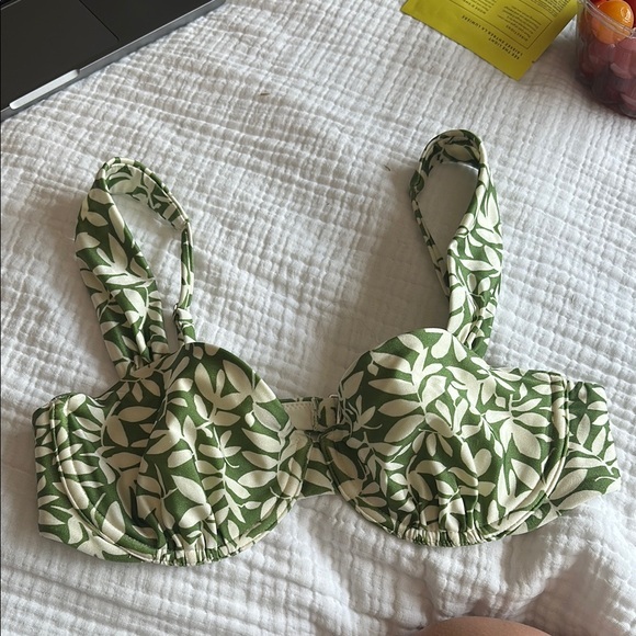 Abercrombie & Fitch Other - Abercrombie Green Leaf Print Underwire Bikini Top